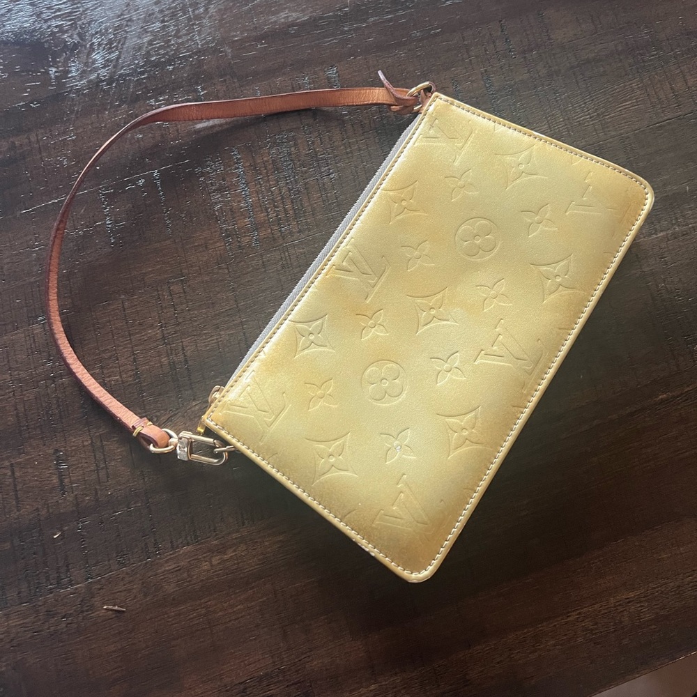Authentic Louis Vuitton Purse with Chain